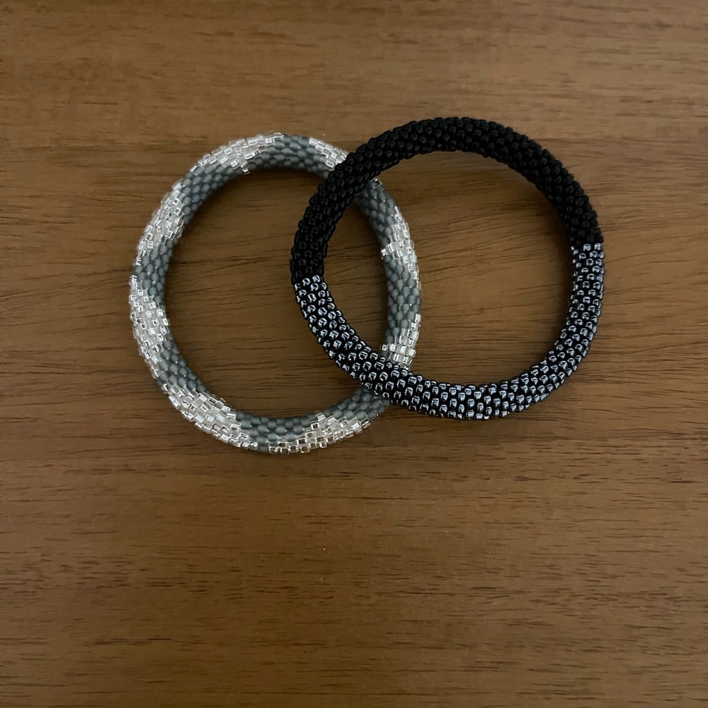 Set of 2 gray/black/silver bracelets